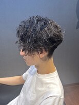 ビーダンディー(Bee dandy)&nbsp;ビジネスツーブロック デザインパーマ かき上げアップバング