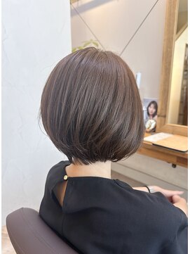 琥珀 ショートボブ×ベージュカラー