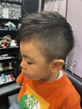 ヘアーアンドメイク スワロウテイル(hair&make swallowtail) アシンメトリーキッズカット