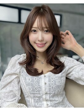 モーヴピンクベージュカラー韓国レイヤースタイル前髪カット