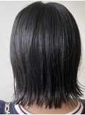 女性らしいミディアムボブスタイル