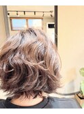 動きのあるボブスタイル