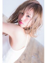 ミエル ヘア 新宿(miel hair)&nbsp;〈mielhair新宿〉透明感　ベージュ　外はねミディ