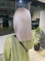 メリー オオサカ(Merly Osaka)&nbsp;ほとんど白！個性的ホワイトカラー