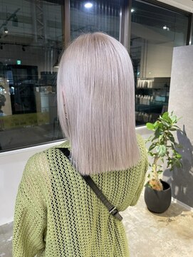 メリー オオサカ(Merly Osaka) ほとんど白！個性的ホワイトカラー