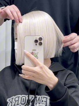 ロウル 渋谷(LOWRL) ホワイトボブ/ブリーチ/ダブルカラー