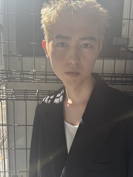 イトシテ 【ESSENCE OF LUXURY】 スパイキーショート　（担当　高橋）