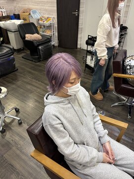 カルフール ロコ 草加西口店(Carrefour LOCO) ラベンダーシルバー、ウルフカット