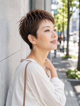 バグズ(Baguz) 大人美人くびれマッシュ小顔ハンサムショートレイヤースタイル