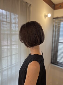 イコル(ikoru) ボブ切りっぱなしボブベージュグレージュ束感ヘア髪質改善