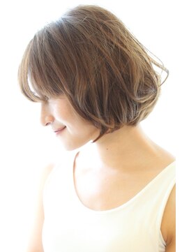 レウナ 外苑前(Reuna) 大人可愛い耳かけニュアンスボブ