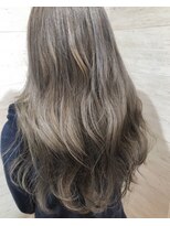 リア(li'a)&nbsp;外国人風ハイライト×グレージュ