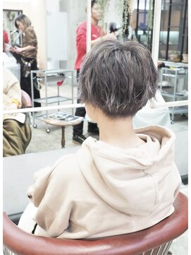 コニ(Coni) ♪百瀬俊幸♪刈り上げ女子人気ショートボブ
