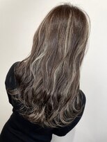 モルニ(MORNI)&nbsp;バレイヤージュ_マロンベージュ Aラインボブ かきあげ