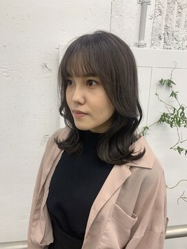 ユイツ グレージュくびれミディアムヘア