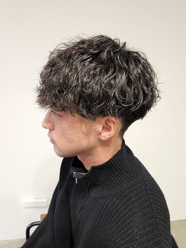 ニアウ 伊勢崎連取店(Niau) 刈り上げマッシュ波巻きツイストスパイラルパーマ