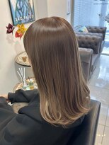 ノア(no_a)&nbsp;【四条烏丸】ブリーチなしミルクティベージュ×レイヤーボブ