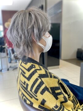 ベランダ ヘア 束感マッシュウルフ