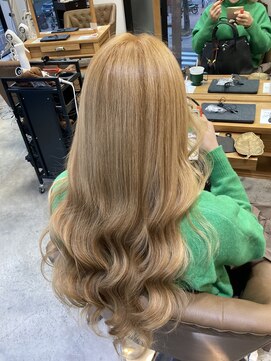 フツーロ 栄(FUTURO) ブリーチ無しハイトーン