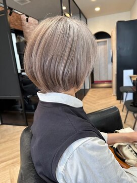 ハーツ(Heart's) 白髪ぼかし/イメチェンヘアスタイル/前髪カタログ/ショートボブ