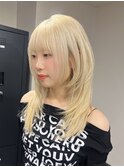 12965ホワイトブロンドフェザーショートレイヤー韓国風巻きボブ