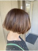 ナチュラルだけどナチュラルではないシンプルボブでございます。