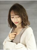 外ハネボブ／切りっぱなし／ミディアム／小顔／20代／30代／40代