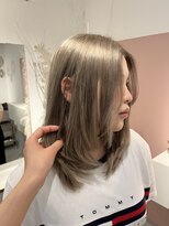 グレージュ×レイヤーボブ