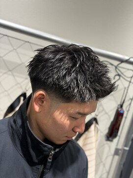 フランクスバーバーリベラルド 横浜(FRANK'S BARBER LIBERALD) メンズパーマ/テーパーフェード/スパイキーショート/理容室 U