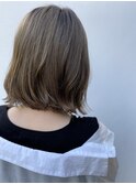透明感溢れる切りっぱなしボブ