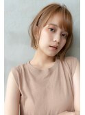 ハイライトマロンベージュ×前下がりミディアムボブ