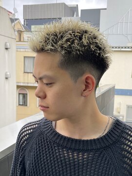 フェードイージーパンク金髪スパイキーショート　メンズ
