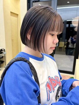 スニュウ(snuw) 切りっぱなしボブ小顔カットインナーカラー