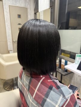 イーラ(E-LA) 前下がりボブ