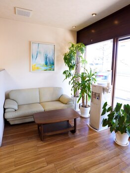 ドゥ ルーブル(du.louvre)の写真/【駐車場完備】女性スタッフのみ/お子様同伴OK!髪の悩みも相談しやすい☆アットホームな雰囲気も◎