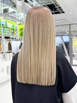 ノラ シンディ(NORA CYNDY) 【上田】ホワイトブロンドブリーチカラーハイトーン