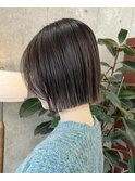 栄ハイライト透明感耳掛けボブスタイル