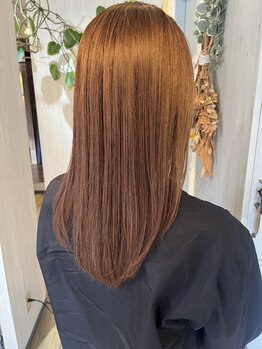 大人女性からの人気が高い理由は丁寧なカウンセリングと高い技術力！髪に優しい施術でオシャレを楽しめる♪