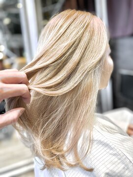 【ケアブリーチでダメージ最小限】透明感カラー