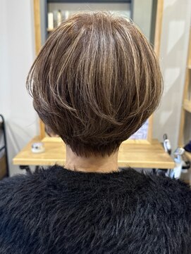 白髪ぼかしハイライト★アッシュグレージュ★小顔ショートボブ