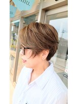エミュ(emu.)&nbsp;マイナス5歳見え♪大人ショートボブ×白髪ぼかしハイライト