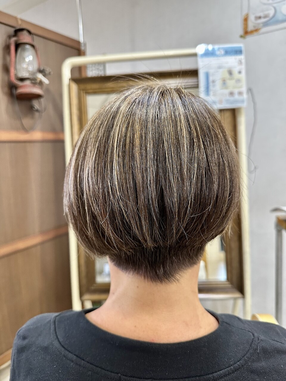 アシンメトリーショートボブ：L180621396｜湊(minato)のヘアスタイル