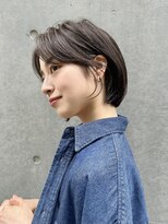 ガーデン オオタカノモリ(garden otakanomori)&nbsp;20代30代40代斜めバング×グレージュ×ハンサムショートボブa