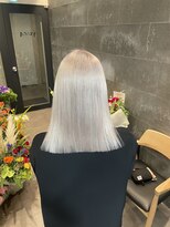 ユーザ(YUZA)&nbsp;ホワイトシルバー