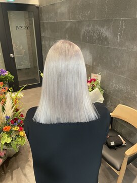 ユーザ(YUZA) ホワイトシルバー