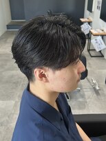 ヒュイル バイ ニアウ(Hwyl by Niau) メンズカットセンターパートニュアンスパーマ刈り上げナチュラル