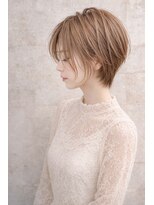 アムールマヤ くびれ丸みショート