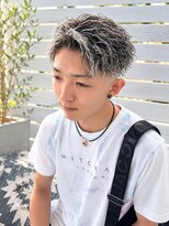 ユイマァルスロウ 倉敷(YUIMARLSLOW)&nbsp;倉敷メンズサロン★ホワイトメッシュ★ツイストパーマ★刈り上げ