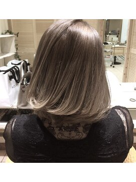 ウィルゴ(VIRGO) 外国人風ボブ☆アッシュグレージュのグラデーションカラー