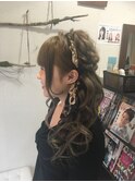 スカーフを使ったサイドヘアアレンジ